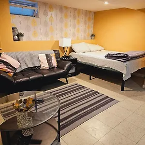Warm Queens 5 Min From Laguardia 1 Min From Train Guest house New York